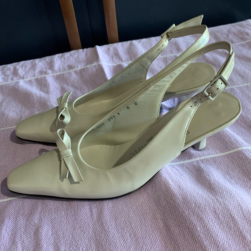 Off white kitten heels made in Italy